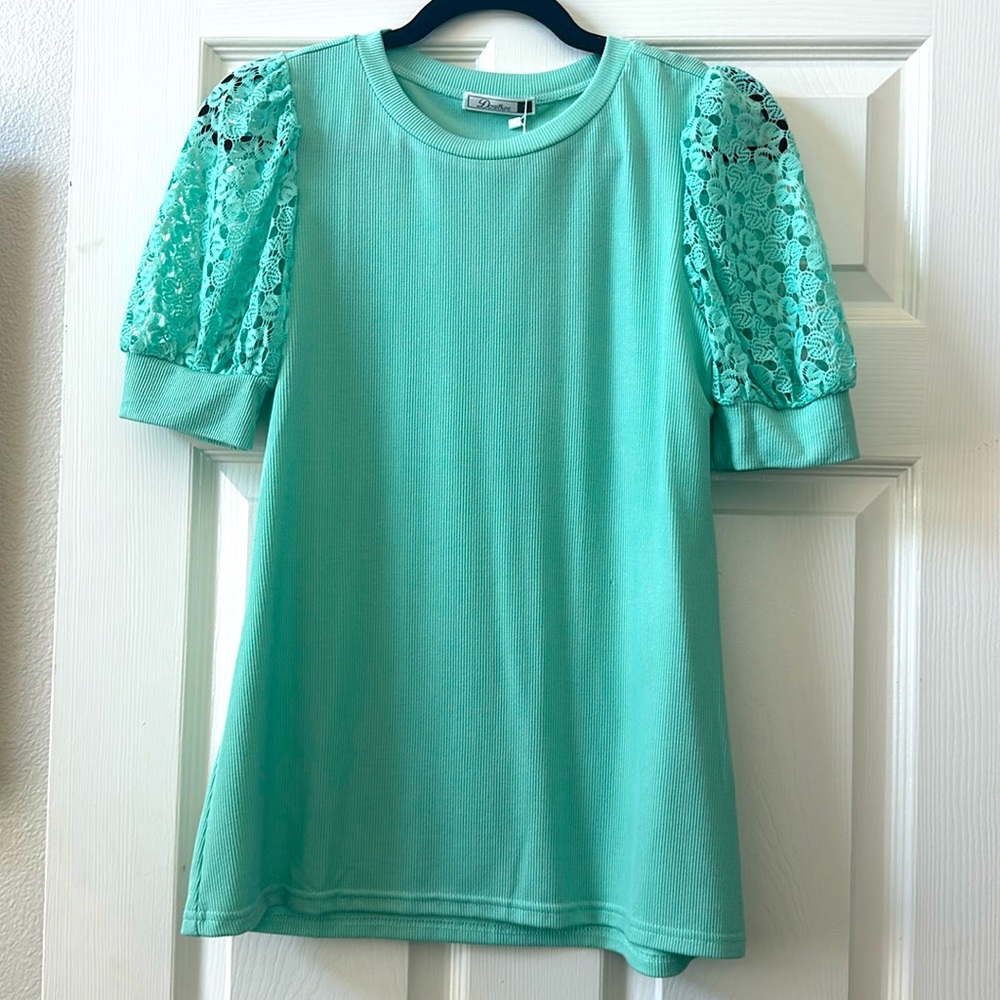 Sea green lace sleeve top